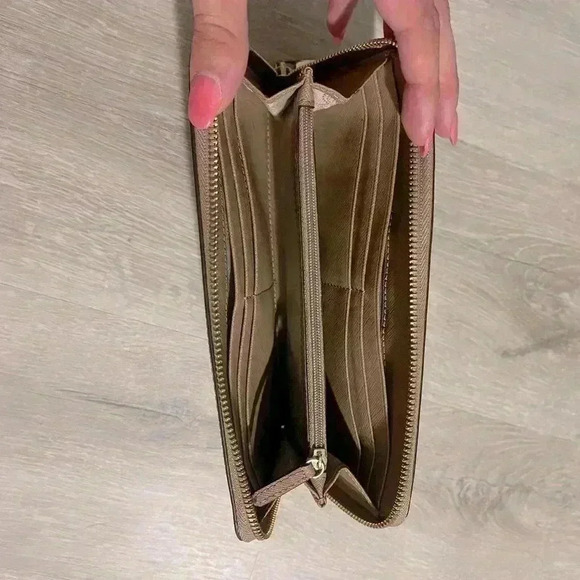 MICHAEL KORS Saffiano Leather Wallet - Picture 7 of 9